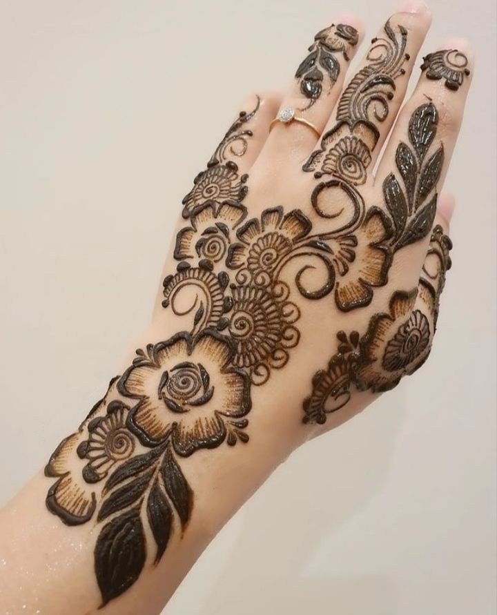 mehndi design girl photo