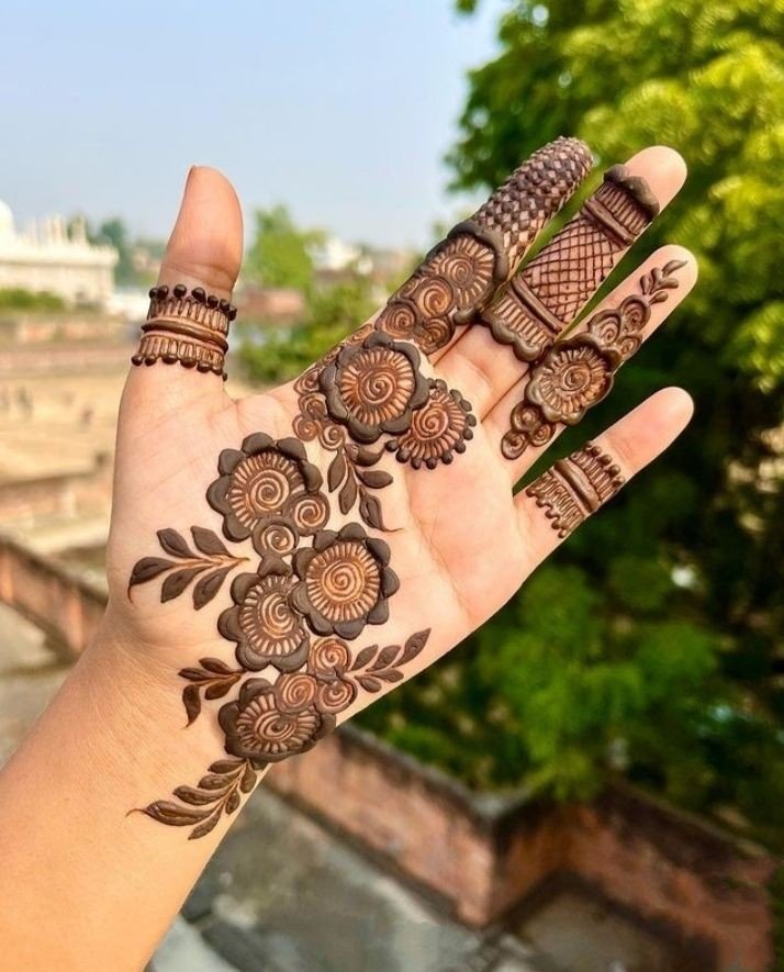 mehndi design girl photo