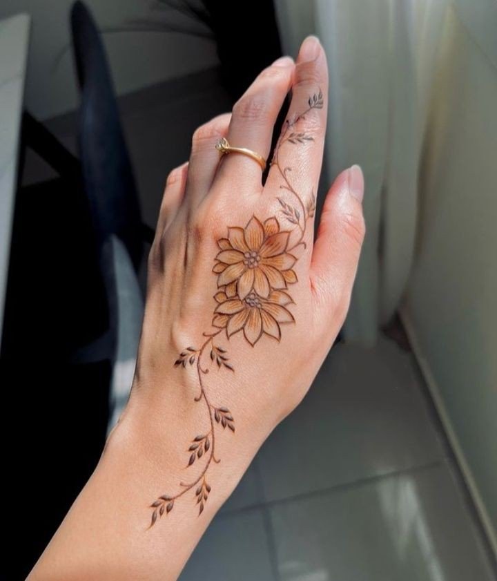 mehndi design girl photo