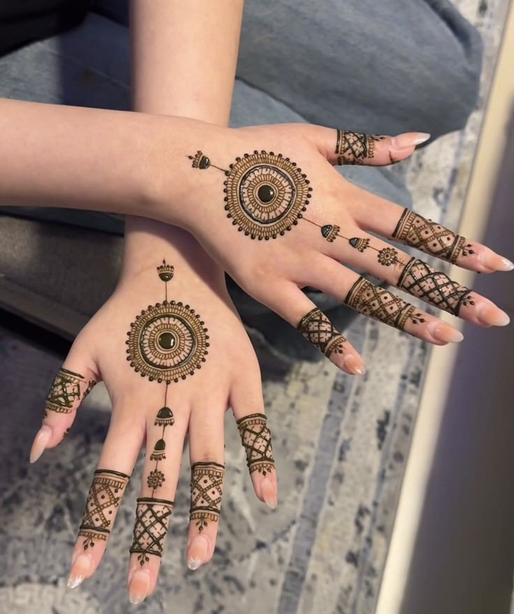 mehndi design girl photo