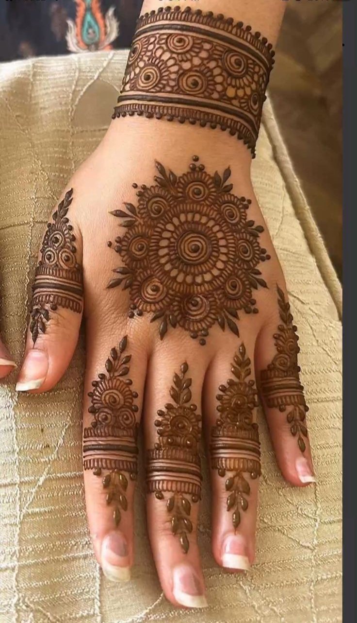 mehndi design girl photo