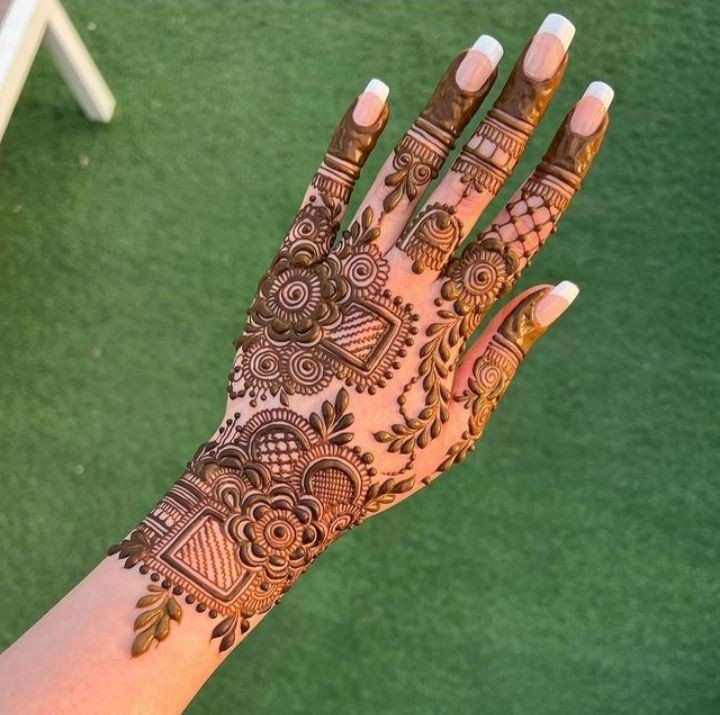 mehndi design girl photo