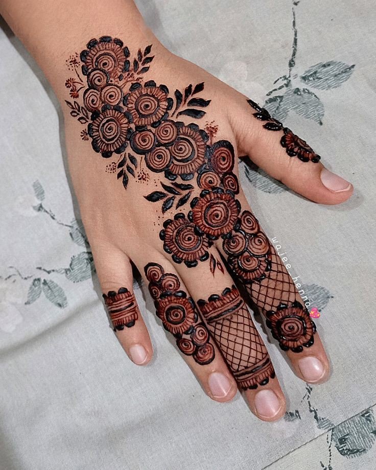 mehndi design girl photo