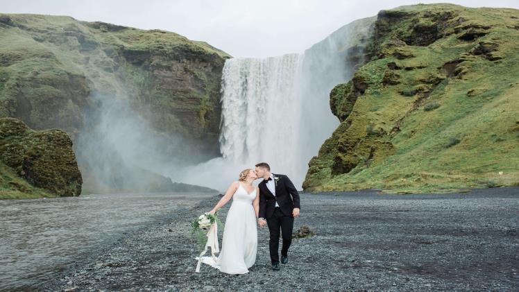 Most stunning wedding photo locations in Iceland